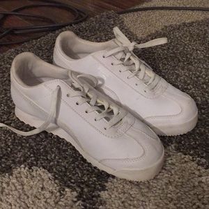 White Puma sneakers size  2.5